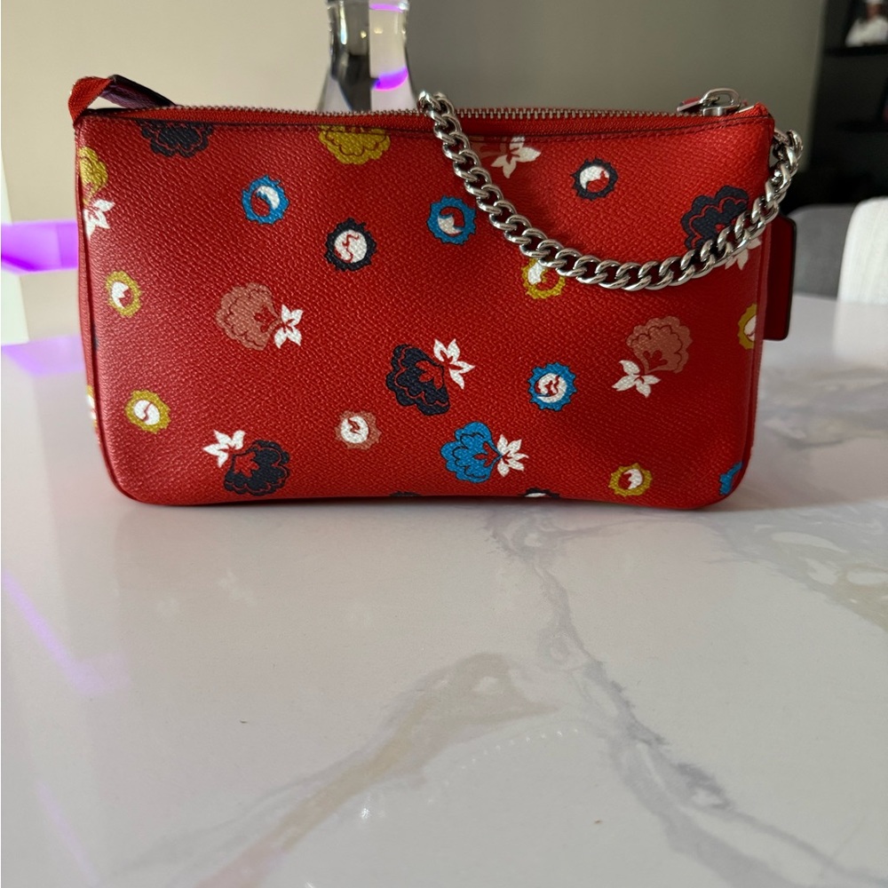 Coach Red Floral bag no callouts with hangtag - Picture 2 of 9